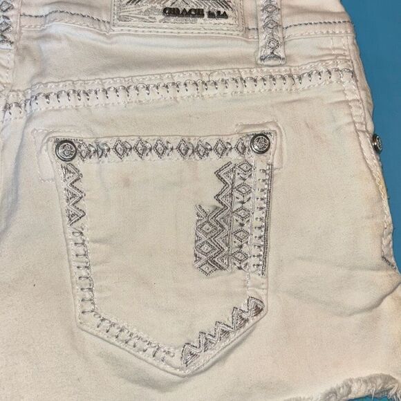 Grace in LA white cut off jean shorts Sz 27 silver & beaded - Picture 2 of 9